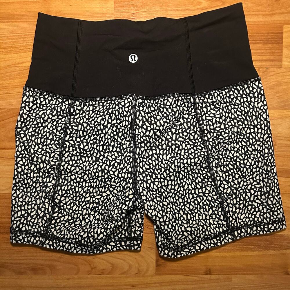 Lululemon Athletica Groove Shorts Shorts Size 4